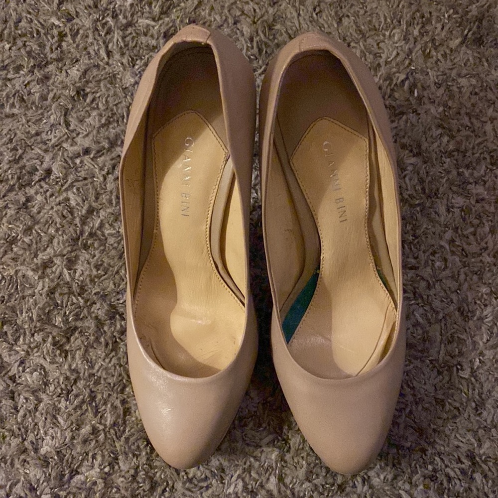 Gianni Bini beige heels, size 10 - Picture 5 of 10